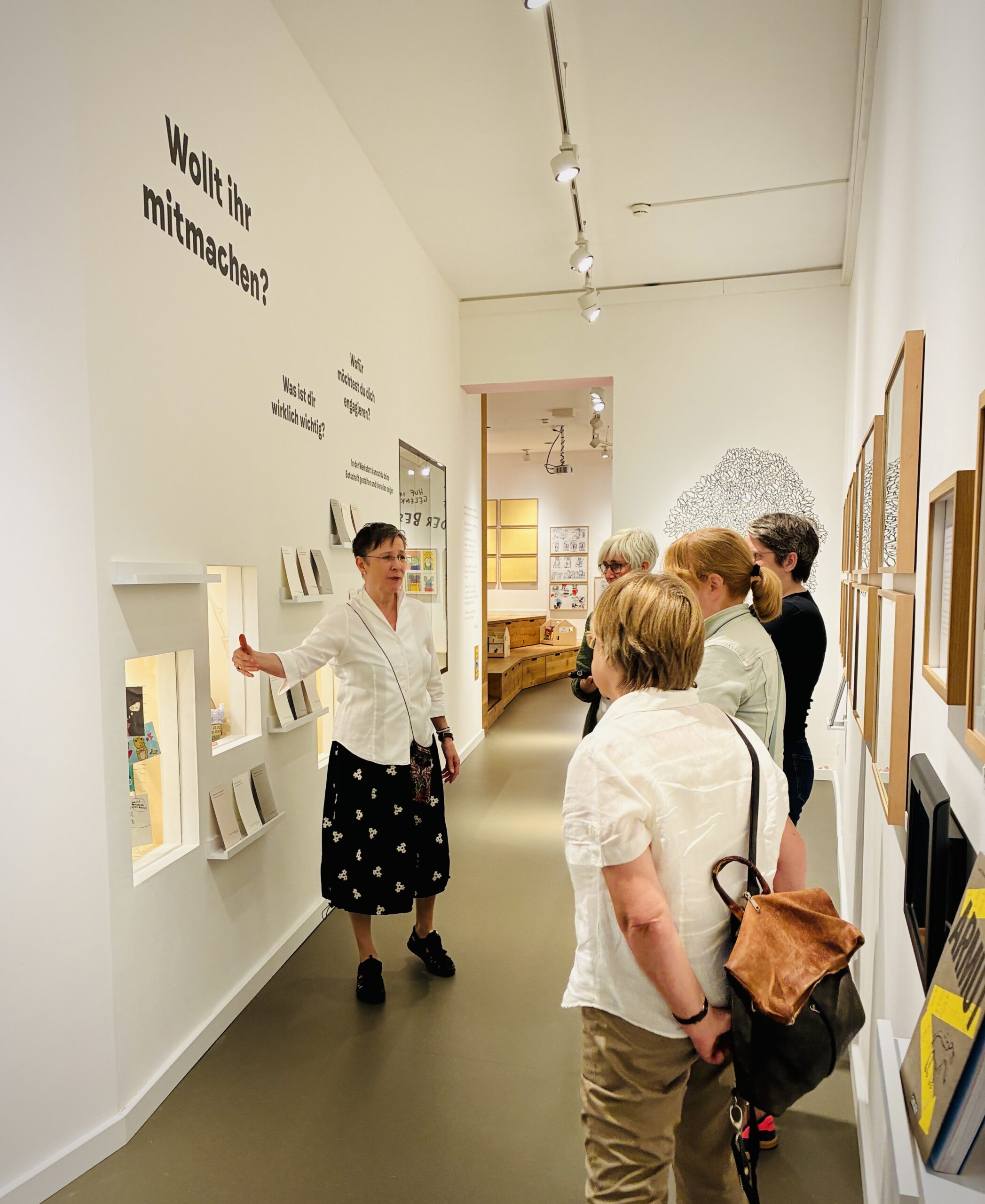 Kuratorinnen-Führung durch die Ausstellung ZUSAMMEN