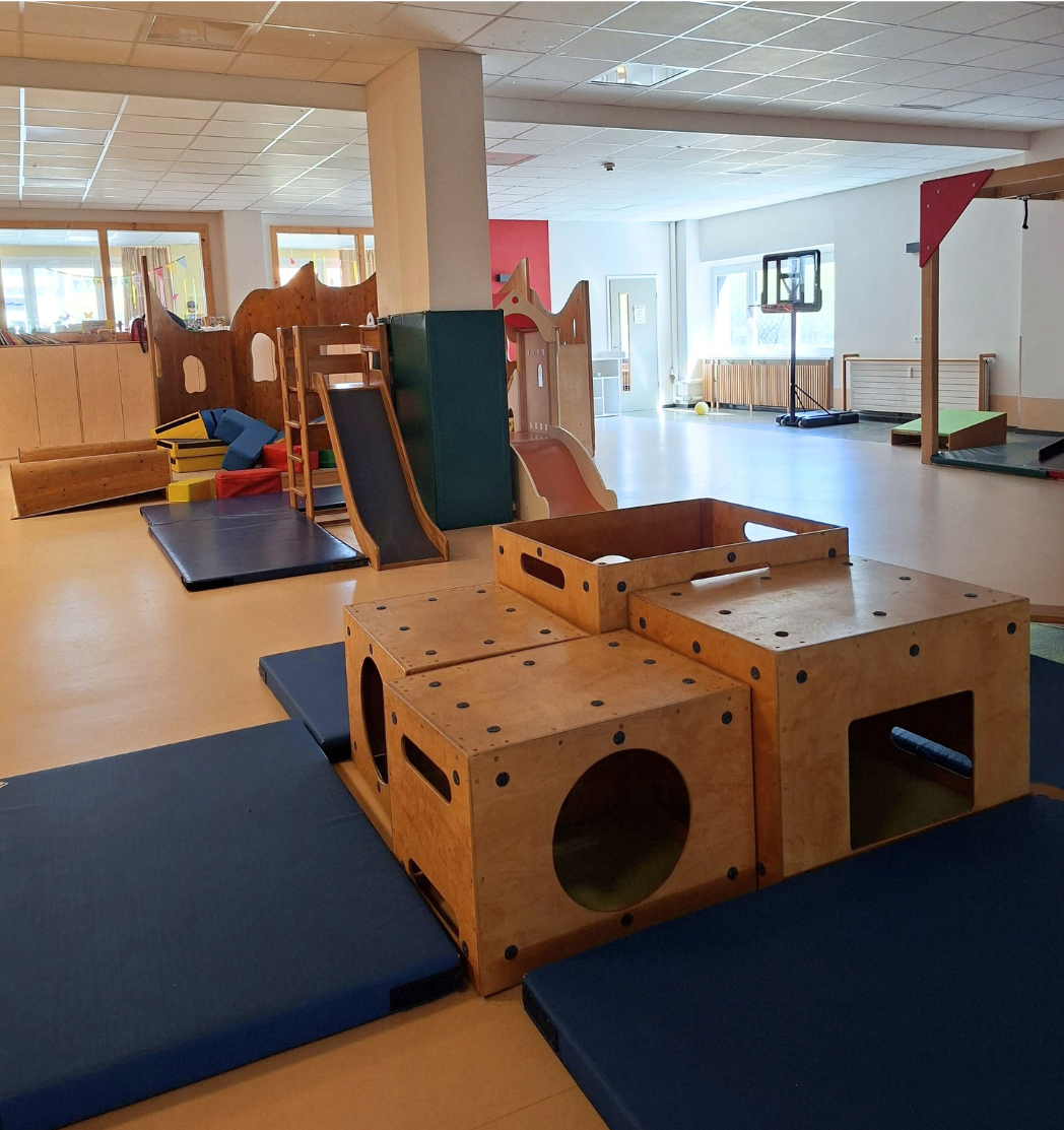 Bewegungsbaustelle in der Indoorhalle der Kita Am Stadtpark